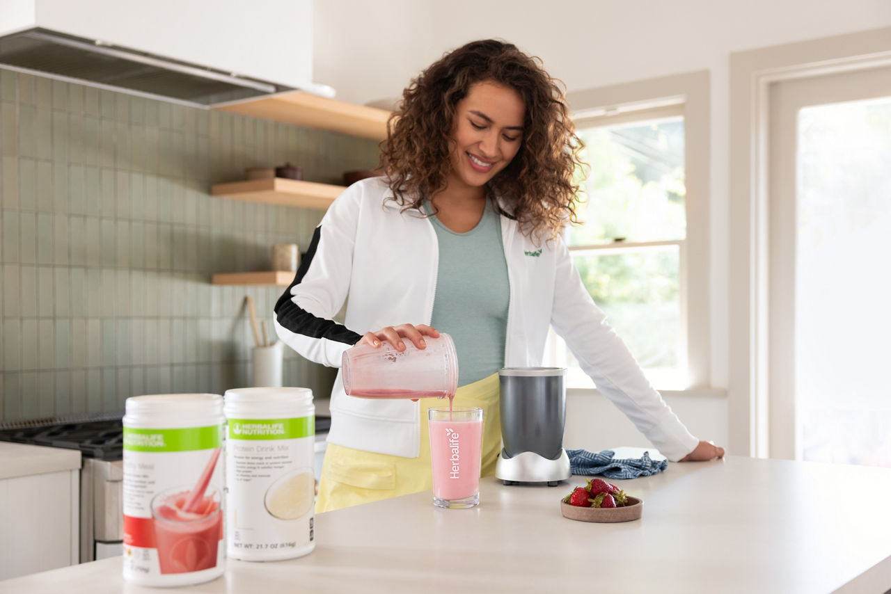 li woman pouring wildberry shake canisters 0451